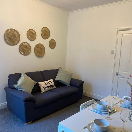 Kitchener - Wonderful 2-Bedroom Apt Sleeps 5 Free Parking Free Wifi Ґейтсгед Екстер'єр фото