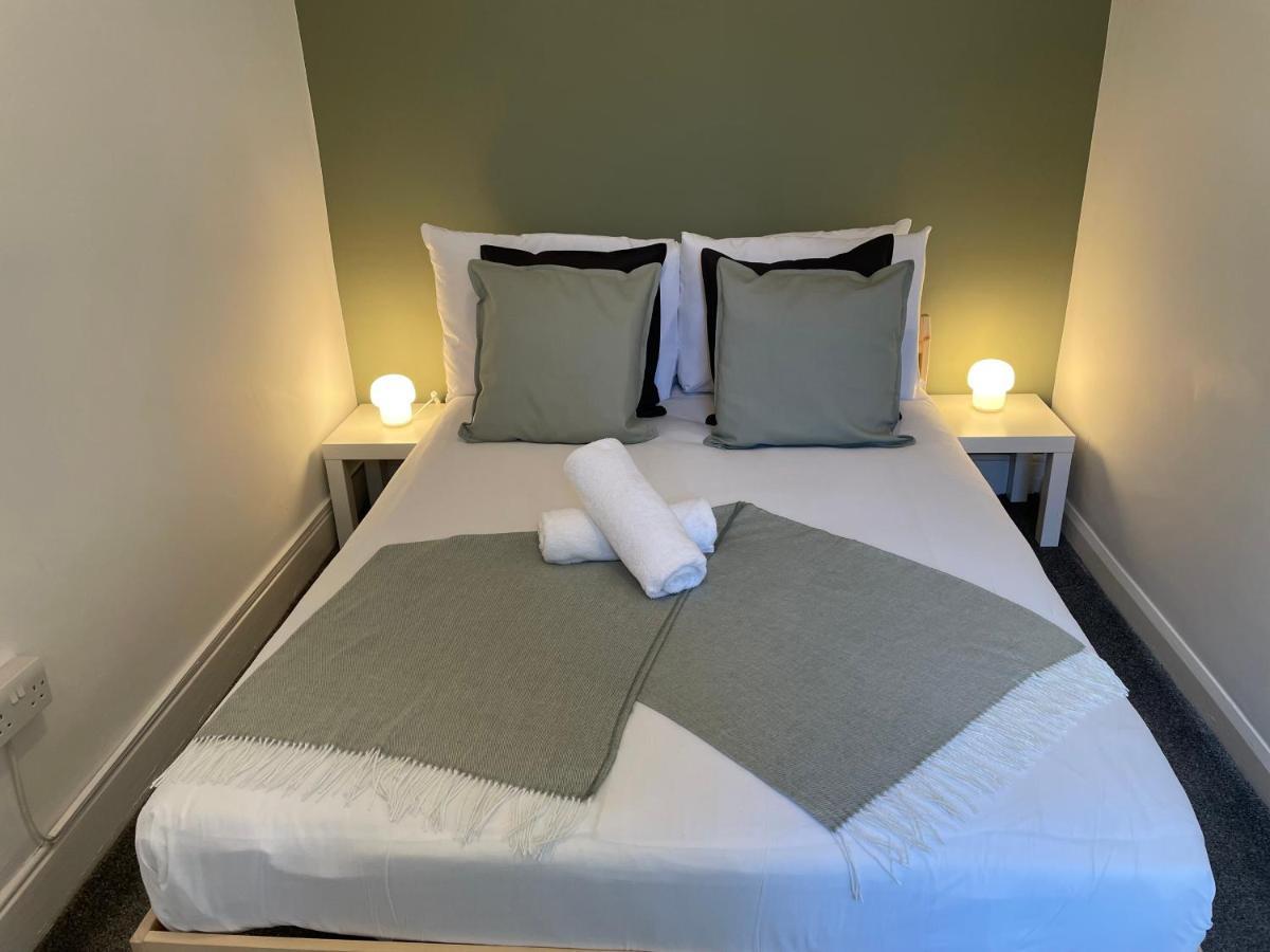 Kitchener - Wonderful 2-Bedroom Apt Sleeps 5 Free Parking Free Wifi Ґейтсгед Екстер'єр фото