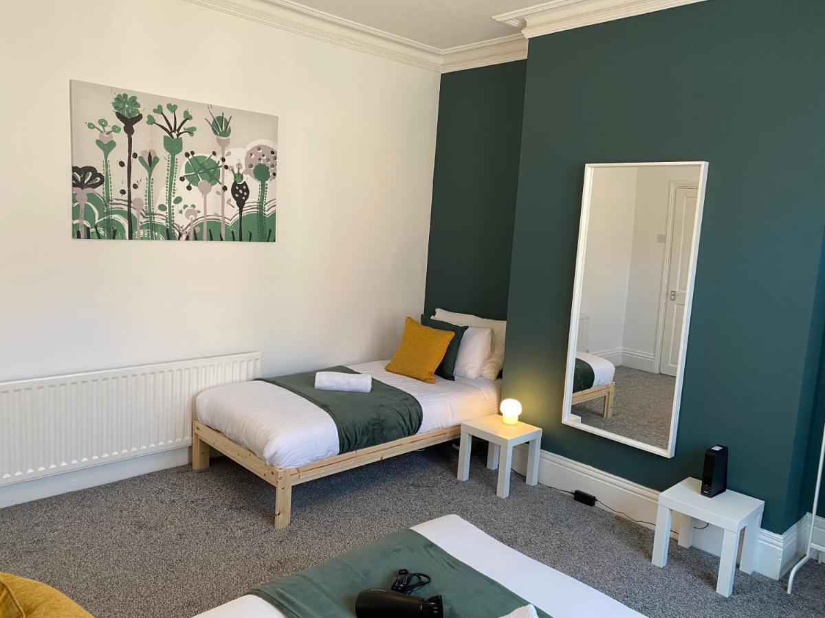 Kitchener - Wonderful 2-Bedroom Apt Sleeps 5 Free Parking Free Wifi Ґейтсгед Екстер'єр фото