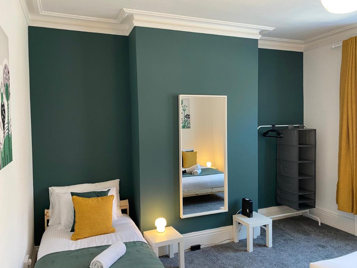 Kitchener - Wonderful 2-Bedroom Apt Sleeps 5 Free Parking Free Wifi Ґейтсгед Екстер'єр фото