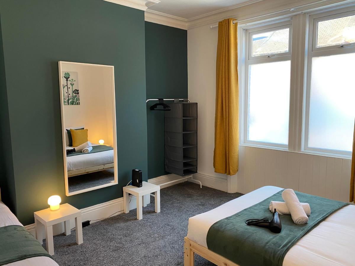 Kitchener - Wonderful 2-Bedroom Apt Sleeps 5 Free Parking Free Wifi Ґейтсгед Екстер'єр фото