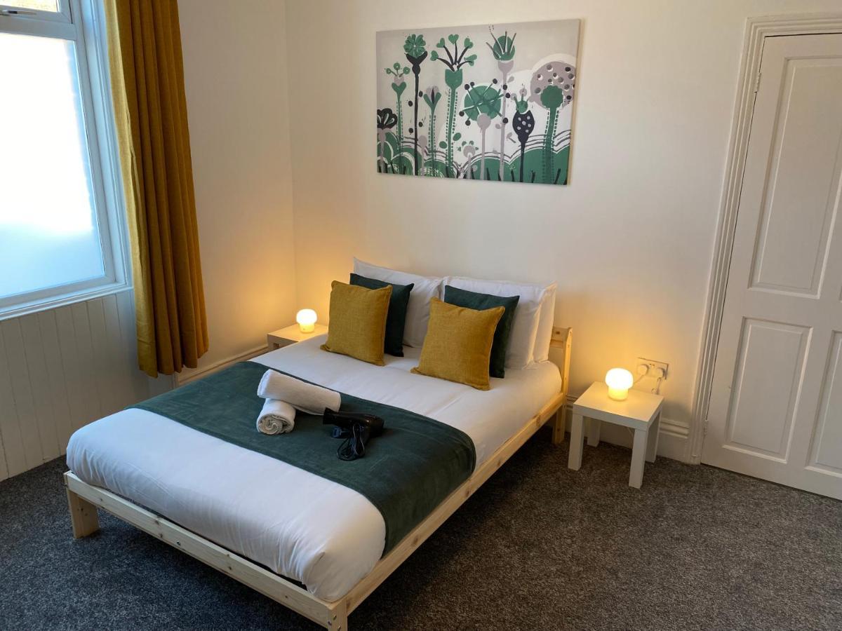 Kitchener - Wonderful 2-Bedroom Apt Sleeps 5 Free Parking Free Wifi Ґейтсгед Екстер'єр фото