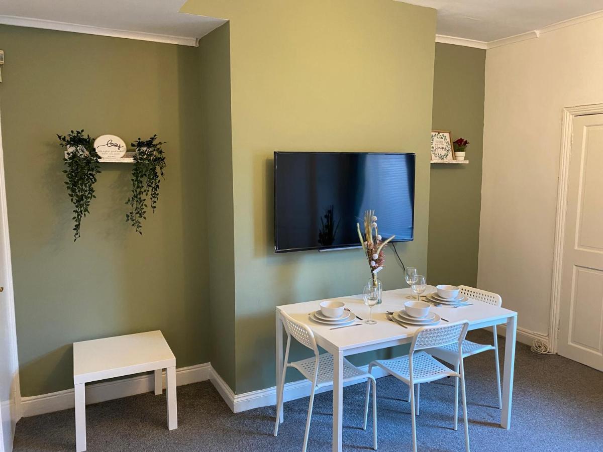 Kitchener - Wonderful 2-Bedroom Apt Sleeps 5 Free Parking Free Wifi Ґейтсгед Екстер'єр фото