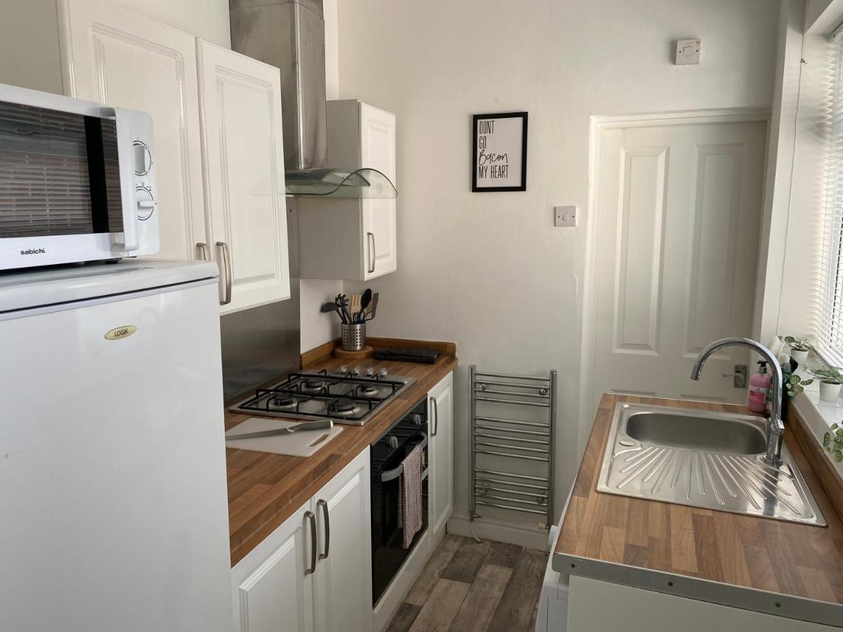 Kitchener - Wonderful 2-Bedroom Apt Sleeps 5 Free Parking Free Wifi Ґейтсгед Екстер'єр фото