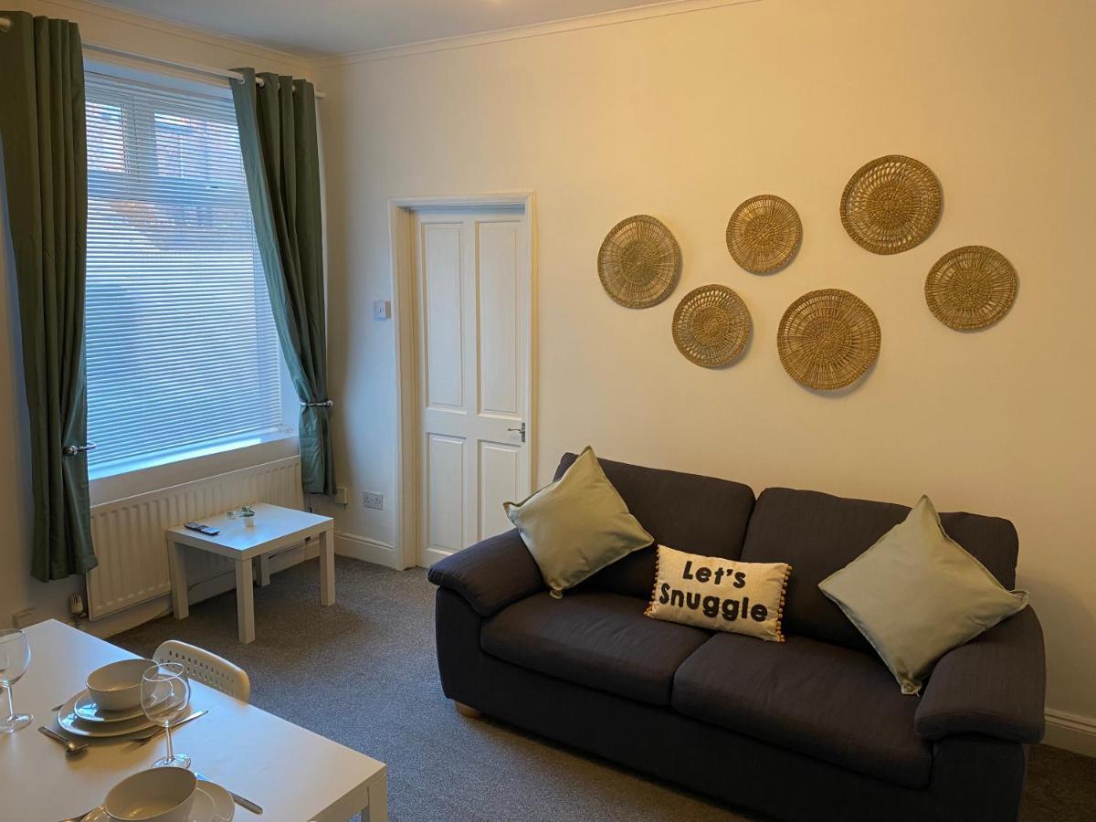 Kitchener - Wonderful 2-Bedroom Apt Sleeps 5 Free Parking Free Wifi Ґейтсгед Екстер'єр фото